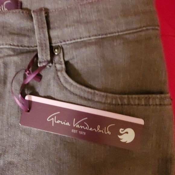 Gloria Vanderbilt Jean's - Picture 2 of 8